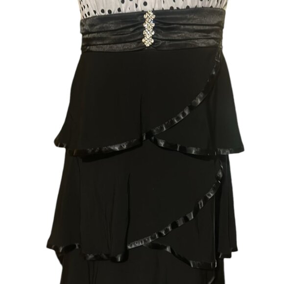 Girl's DEB Brand Formal Dress - Picture 3 of 9